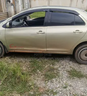 Toyota Yaris Base Sedan 4dr 2010 Green