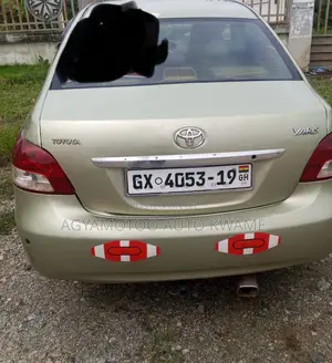 Toyota Yaris Base Sedan 4dr 2010 Green