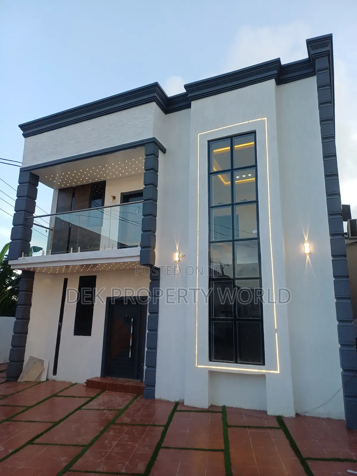5bdrm Villa in Ga East Municipal for sale