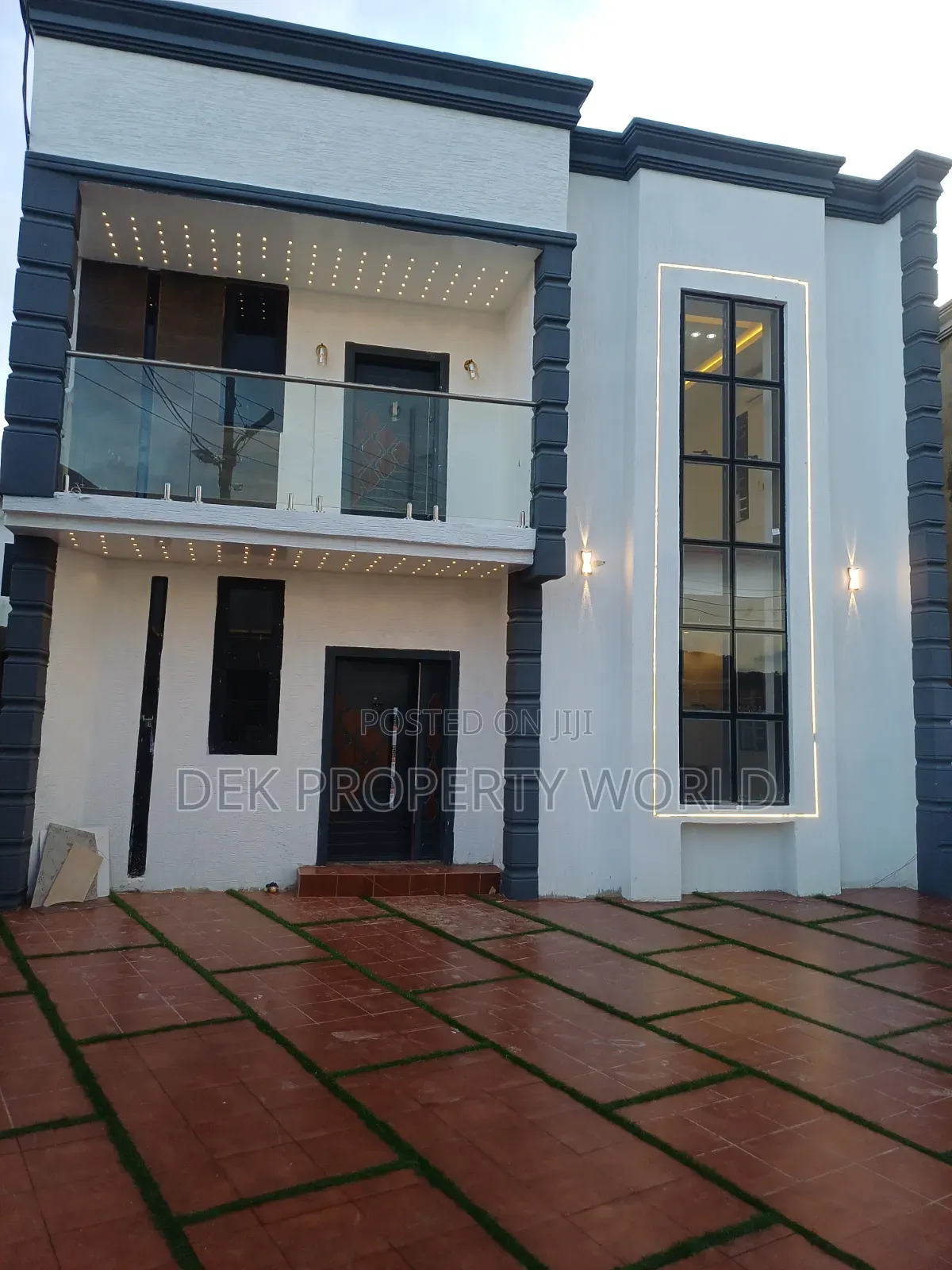 5bdrm Villa in Ga East Municipal for sale
