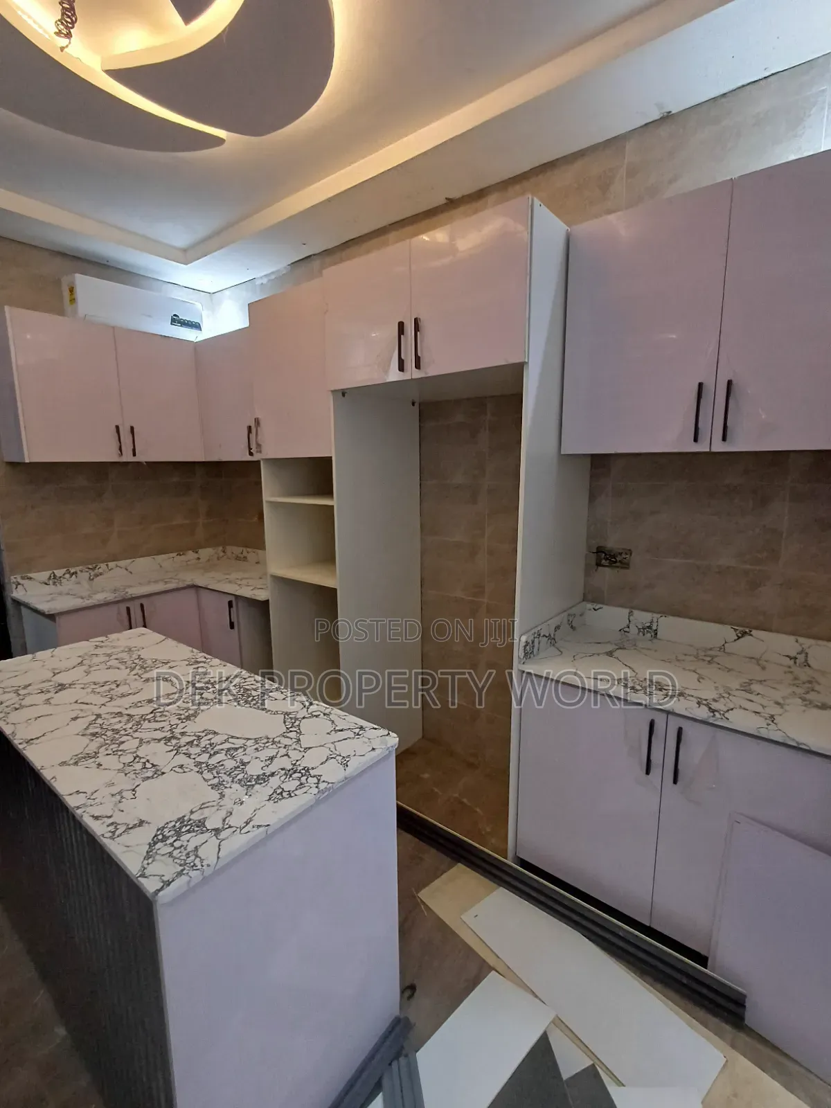 5bdrm Villa in Ga East Municipal for sale
