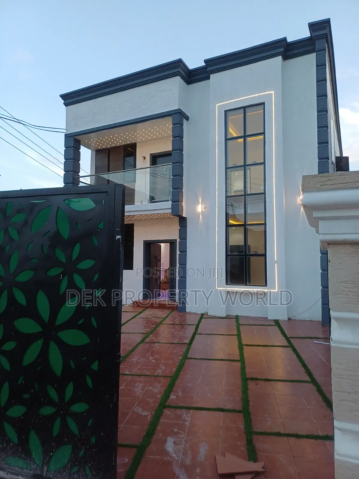 5bdrm Villa in Ga East Municipal for sale