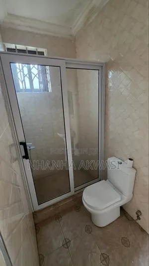 2bdrm Apartment in Lashibi Drc, Sakumono for rent