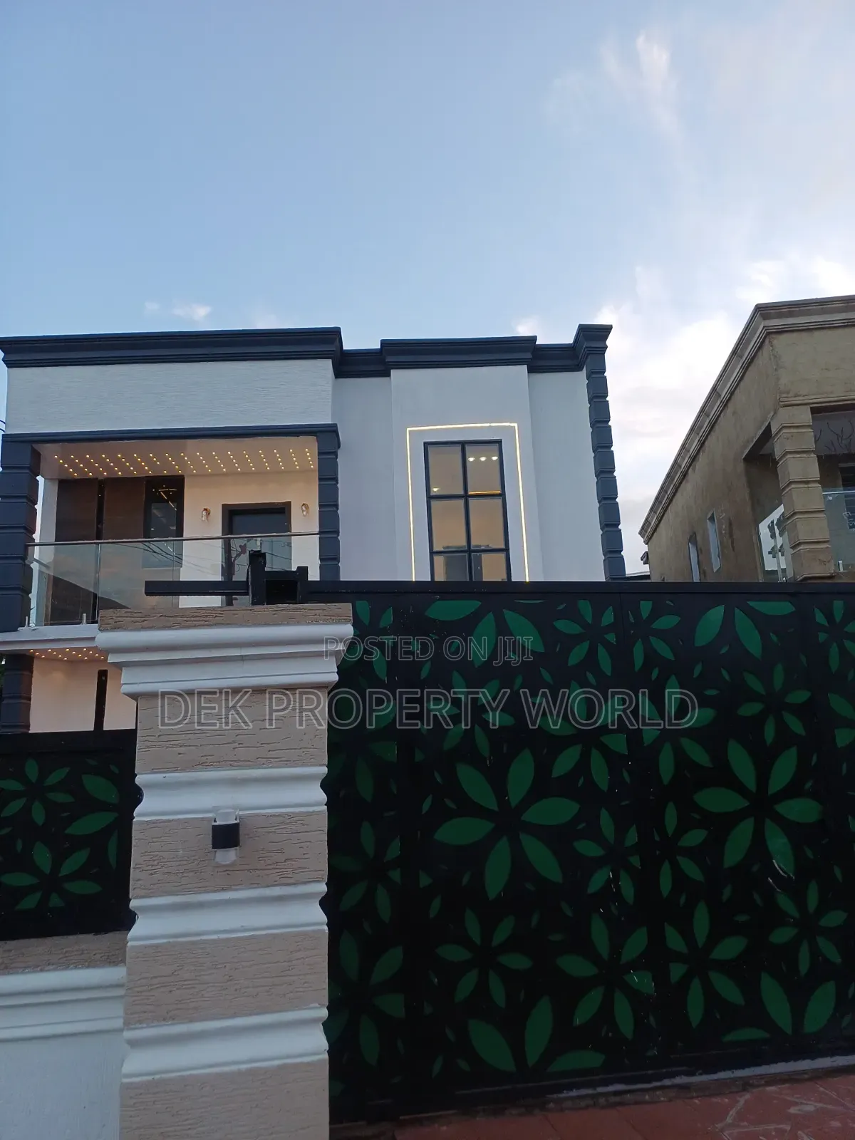 5bdrm Villa in Ga East Municipal for sale