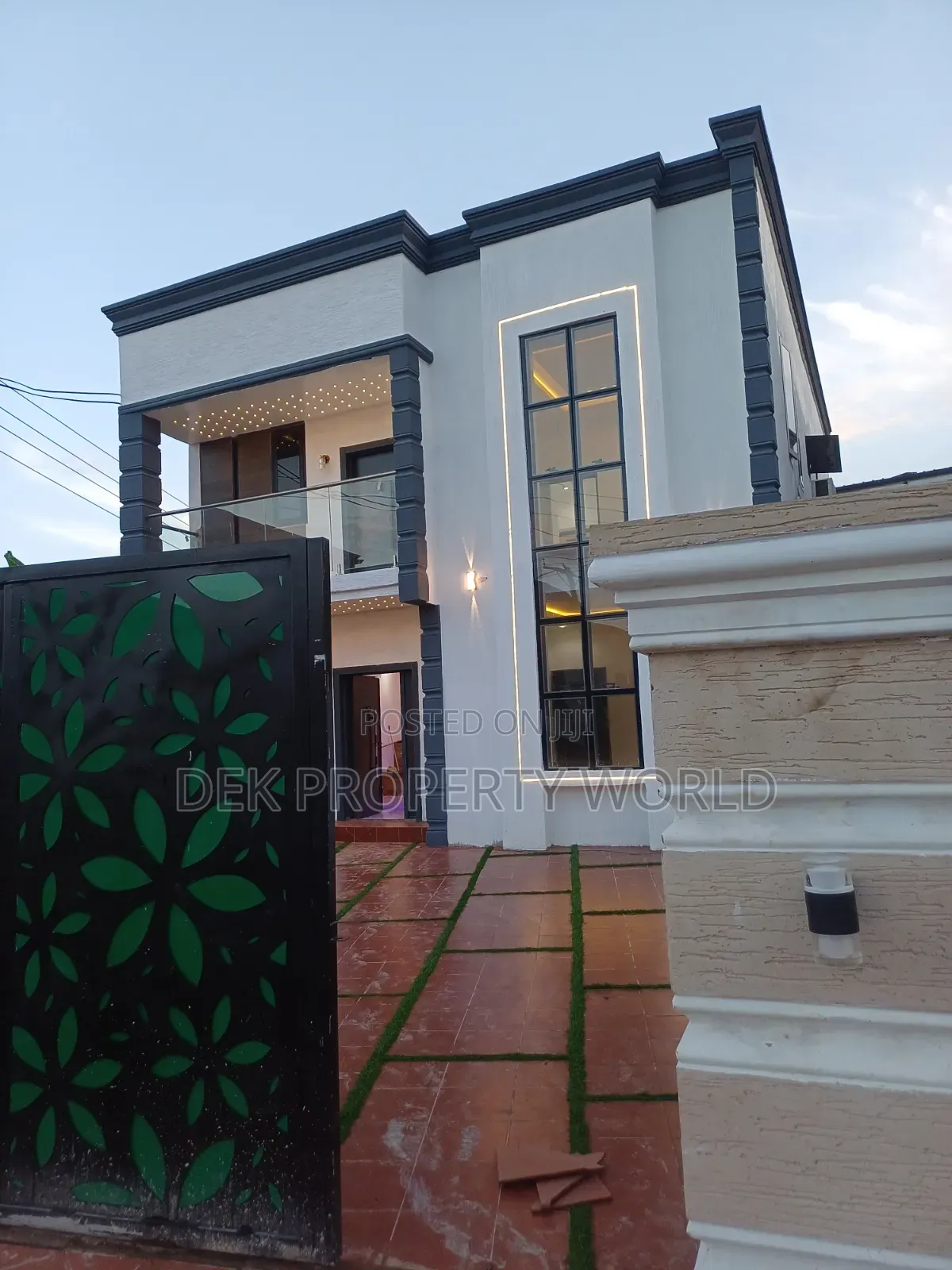 5bdrm Villa in Ga East Municipal for sale