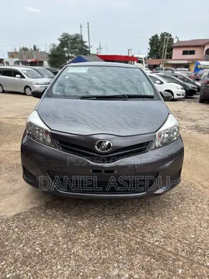 Toyota Vitz 1.3 FWD 5dr 2013 Gray