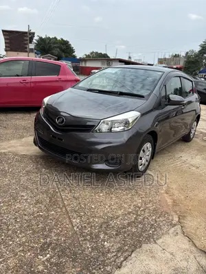 Toyota Vitz 1.3 FWD 5dr 2013 Gray