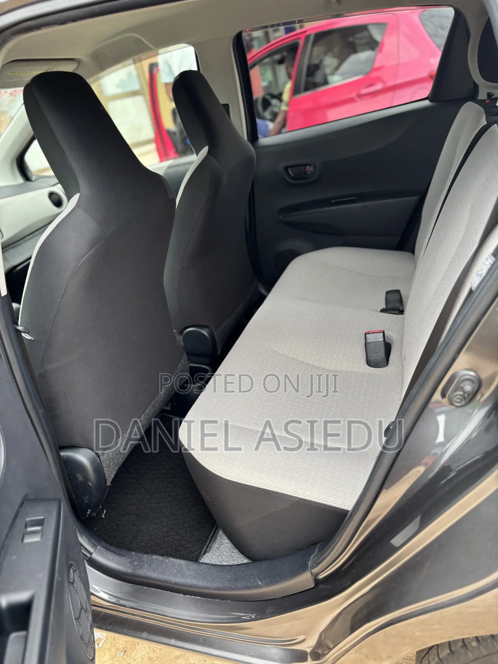 Toyota Vitz 1.3 FWD 5dr 2013 Gray