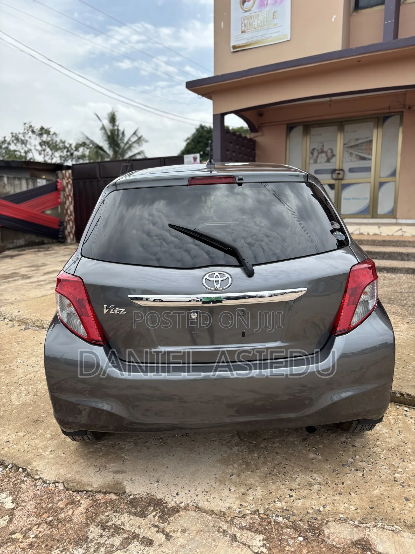 Toyota Vitz 1.3 FWD 5dr 2013 Gray