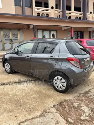 Toyota Vitz 1.3 FWD 5dr 2013 Gray