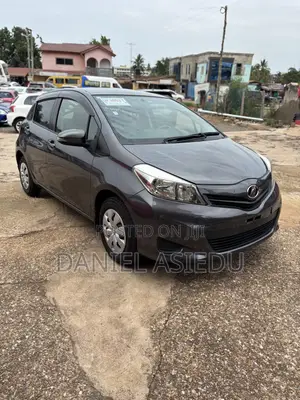 Toyota Vitz 1.3 FWD 5dr 2013 Gray