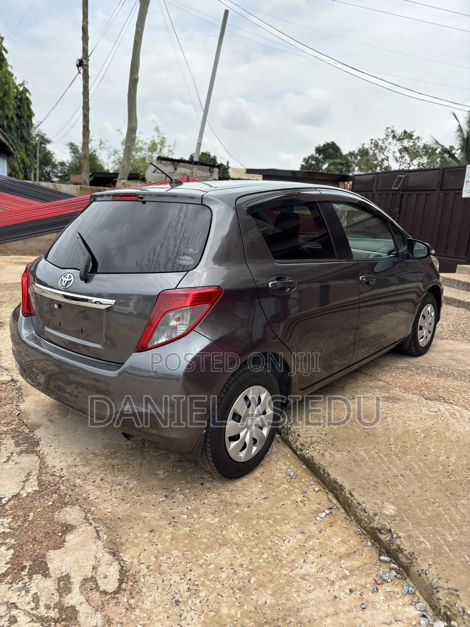 Toyota Vitz 1.3 FWD 5dr 2013 Gray