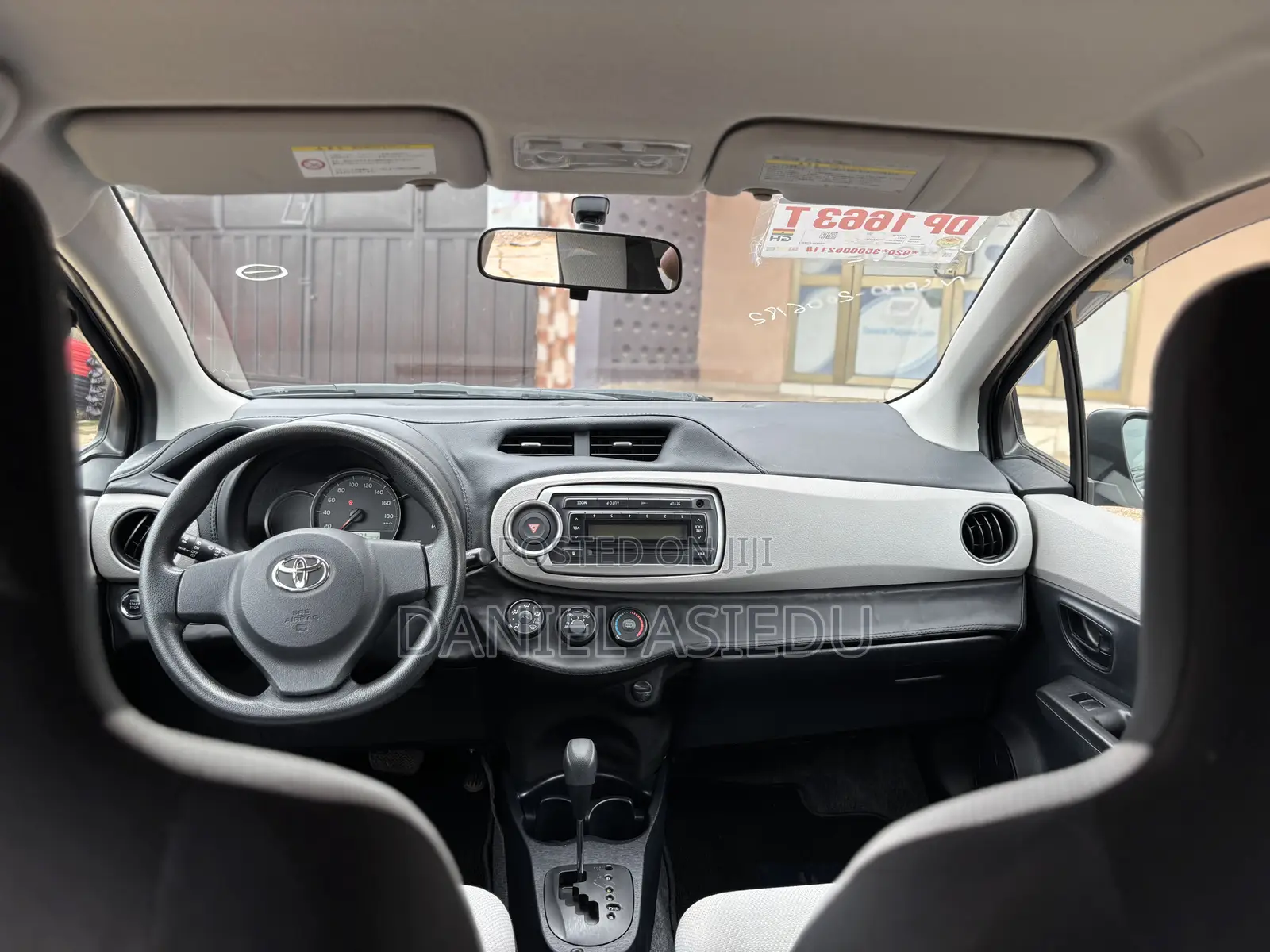 Toyota Vitz 1.3 FWD 5dr 2013 Gray
