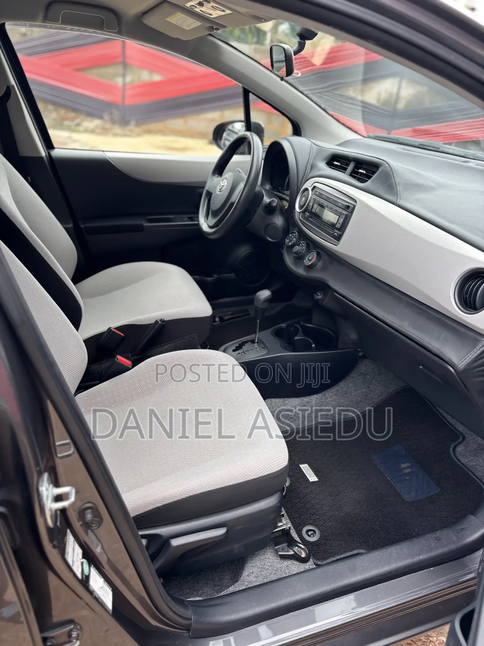Toyota Vitz 1.3 FWD 5dr 2013 Gray