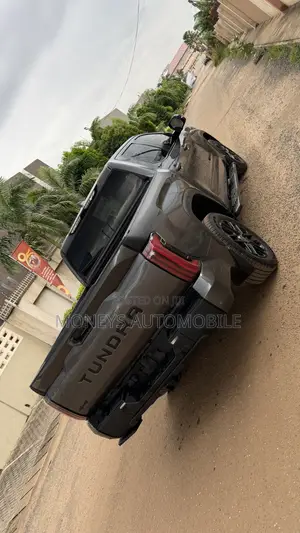 Toyota Tundra 2024 Gray