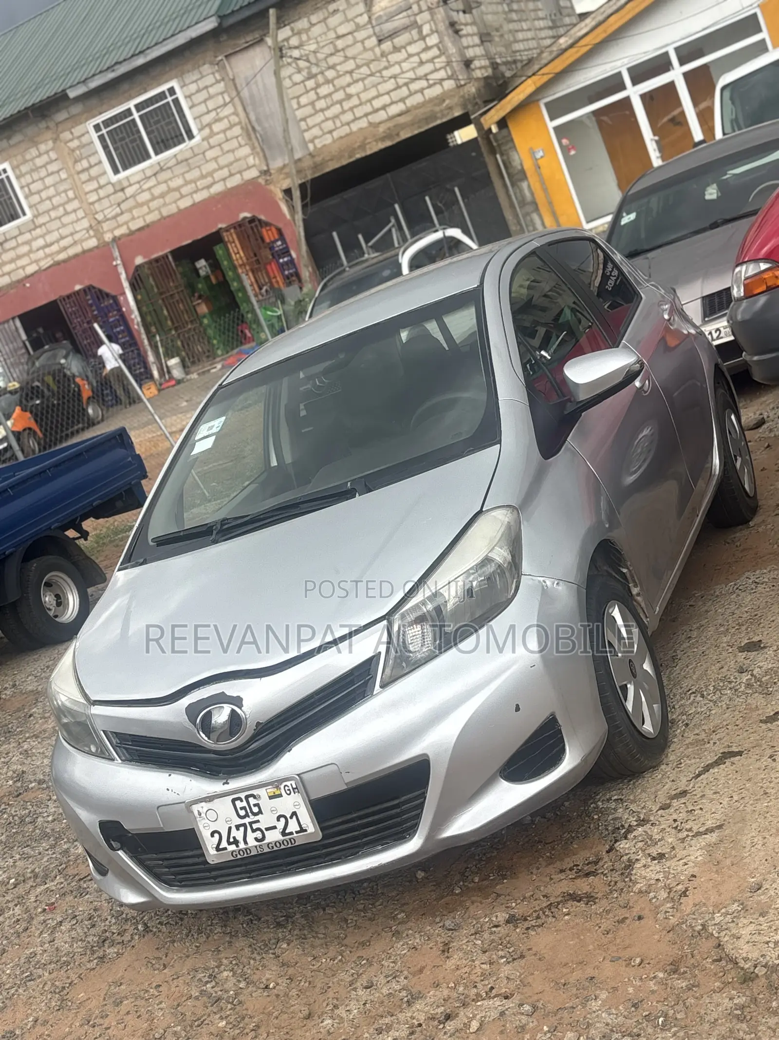 Toyota Vitz 2012 Silver