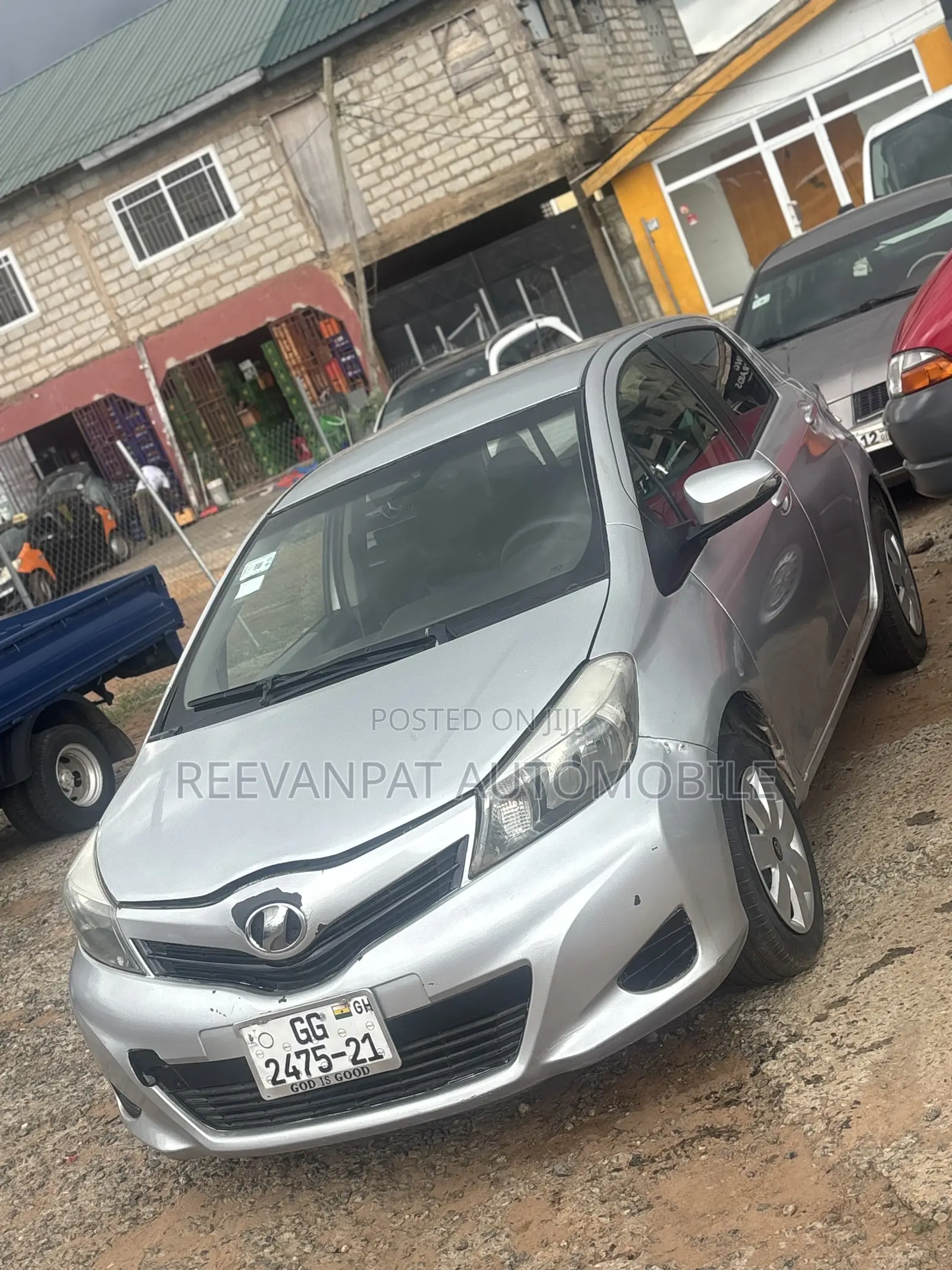 Toyota Vitz 2012 Silver