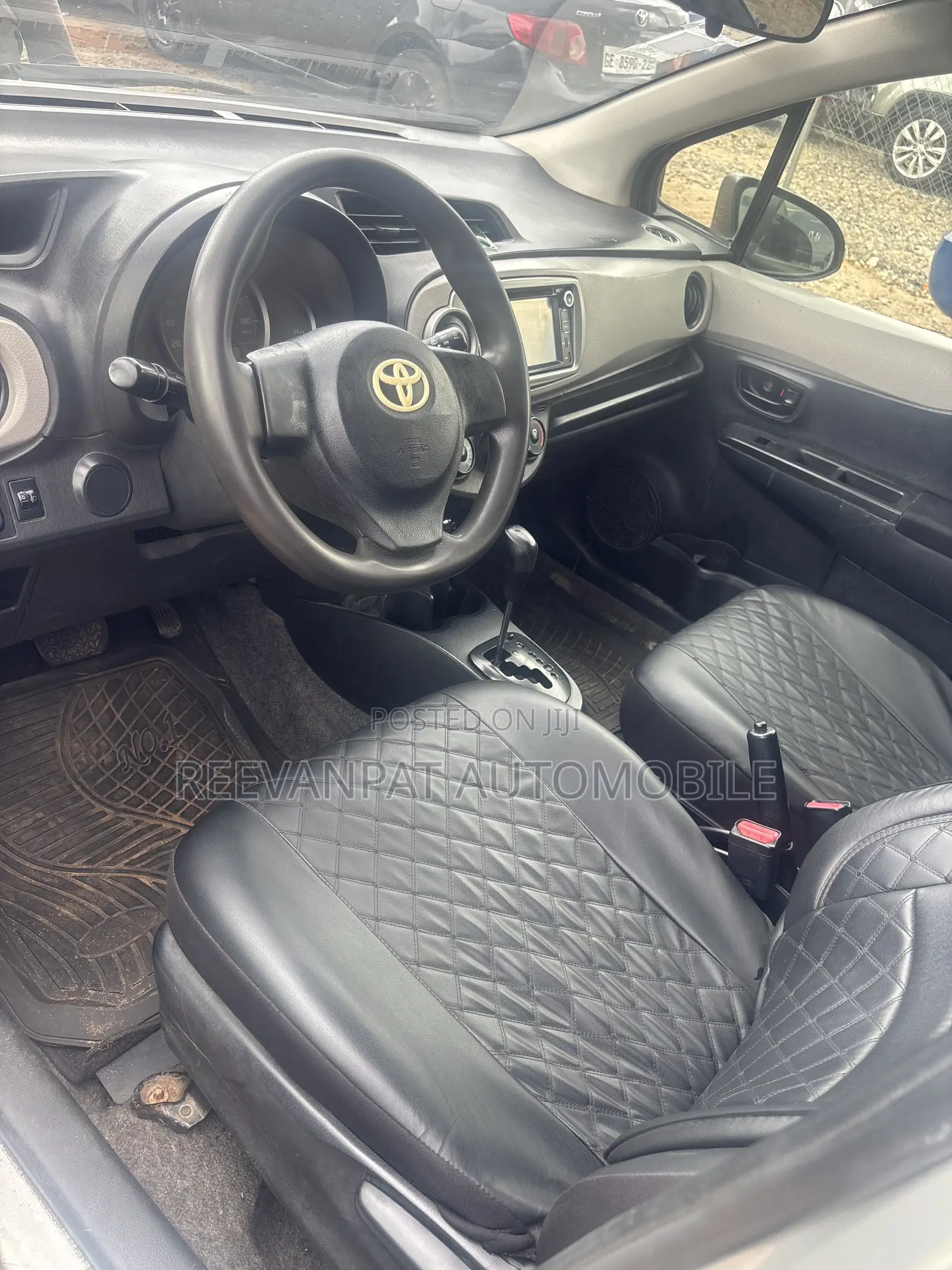 Toyota Vitz 2012 Silver