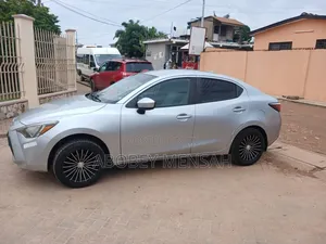 Toyota Yaris L Sedan 4dr 2019 Silver