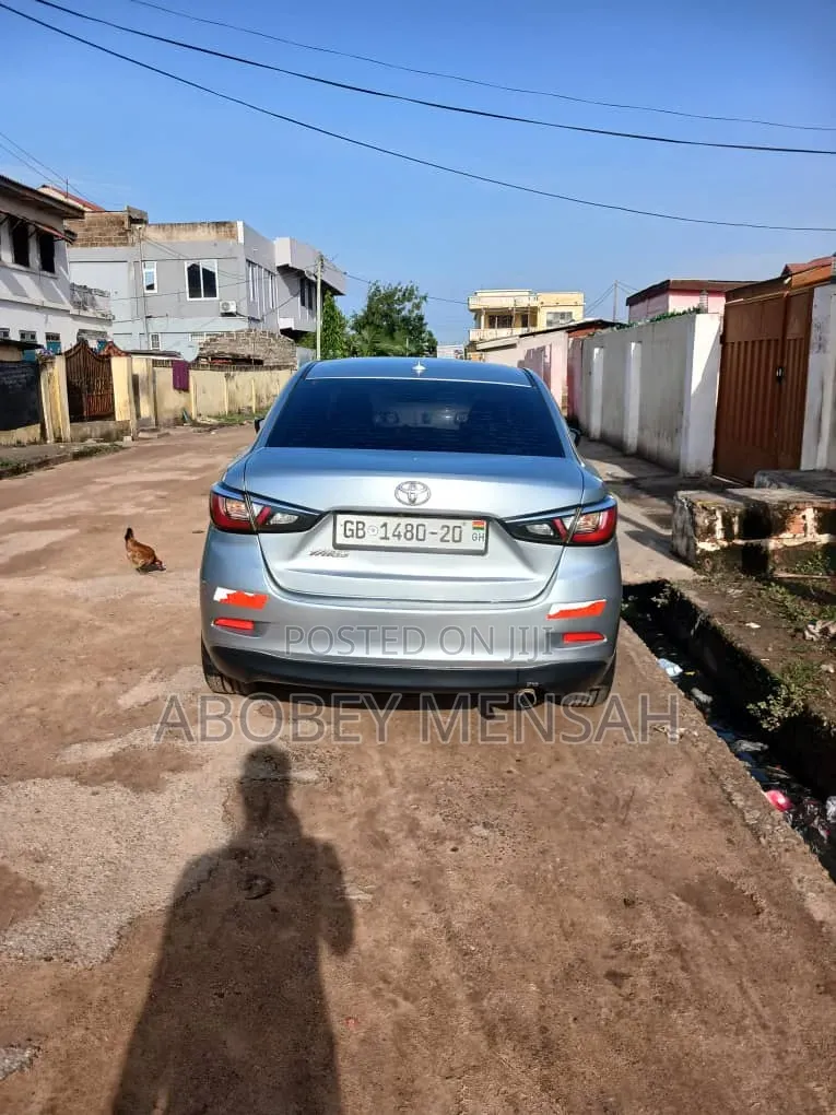 Toyota Yaris L Sedan 4dr 2019 Silver