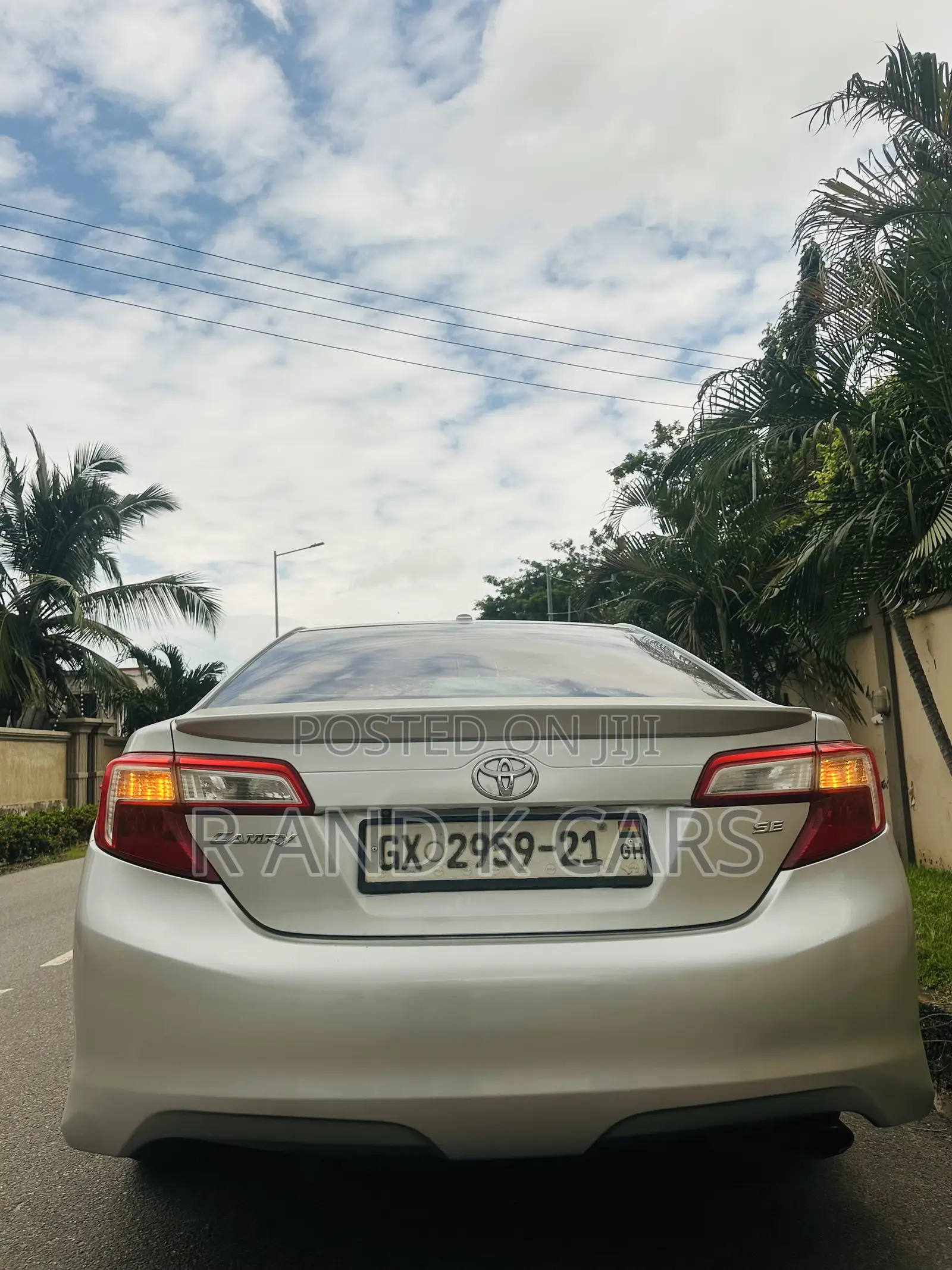 Toyota Camry XLE 4dr Sedan (2.5L 4cyl 6A) 2013 Silver
