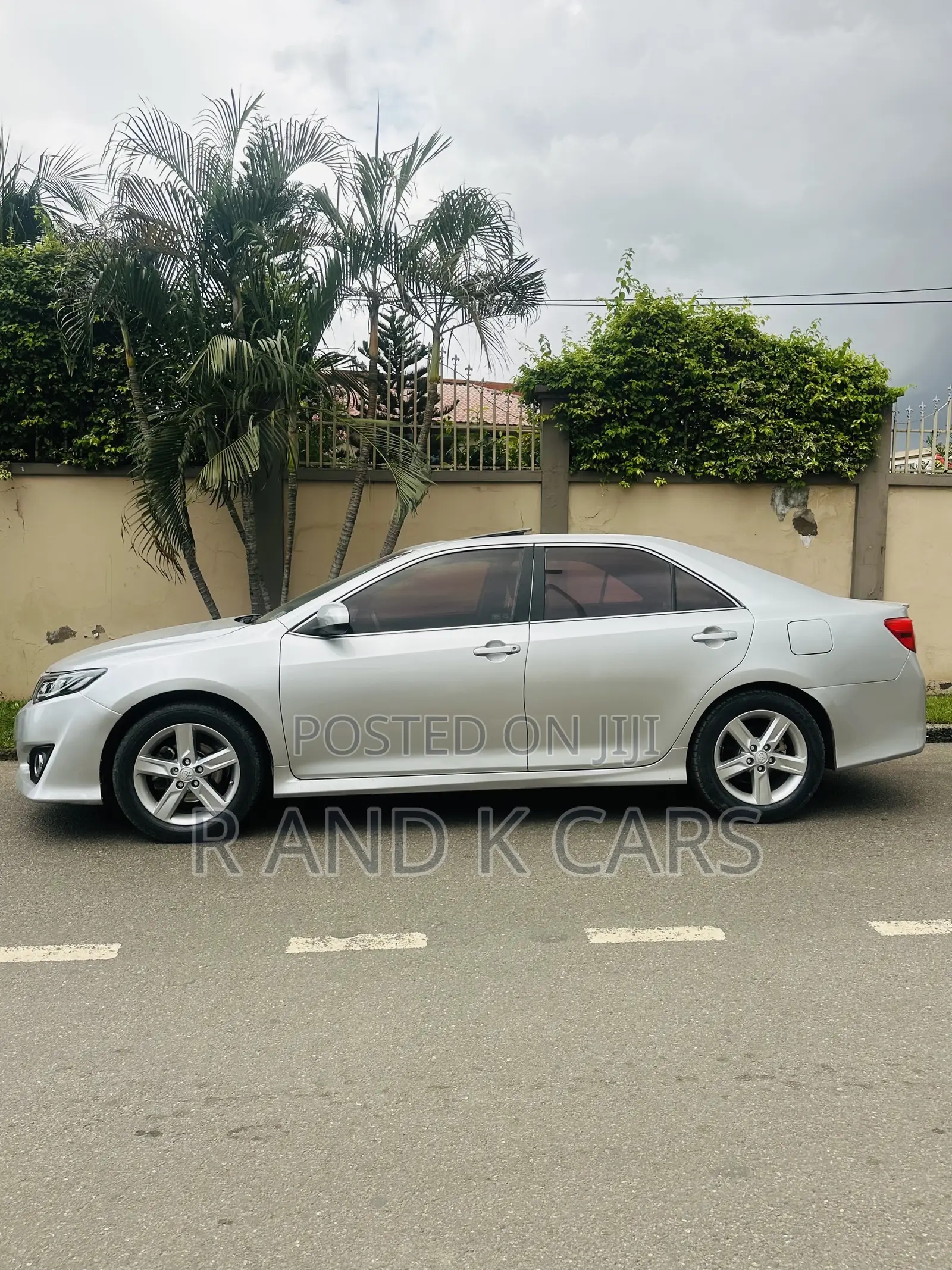 Toyota Camry XLE 4dr Sedan (2.5L 4cyl 6A) 2013 Silver