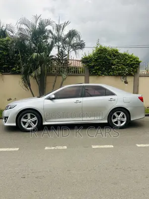 Toyota Camry XLE 4dr Sedan (2.5L 4cyl 6A) 2013 Silver