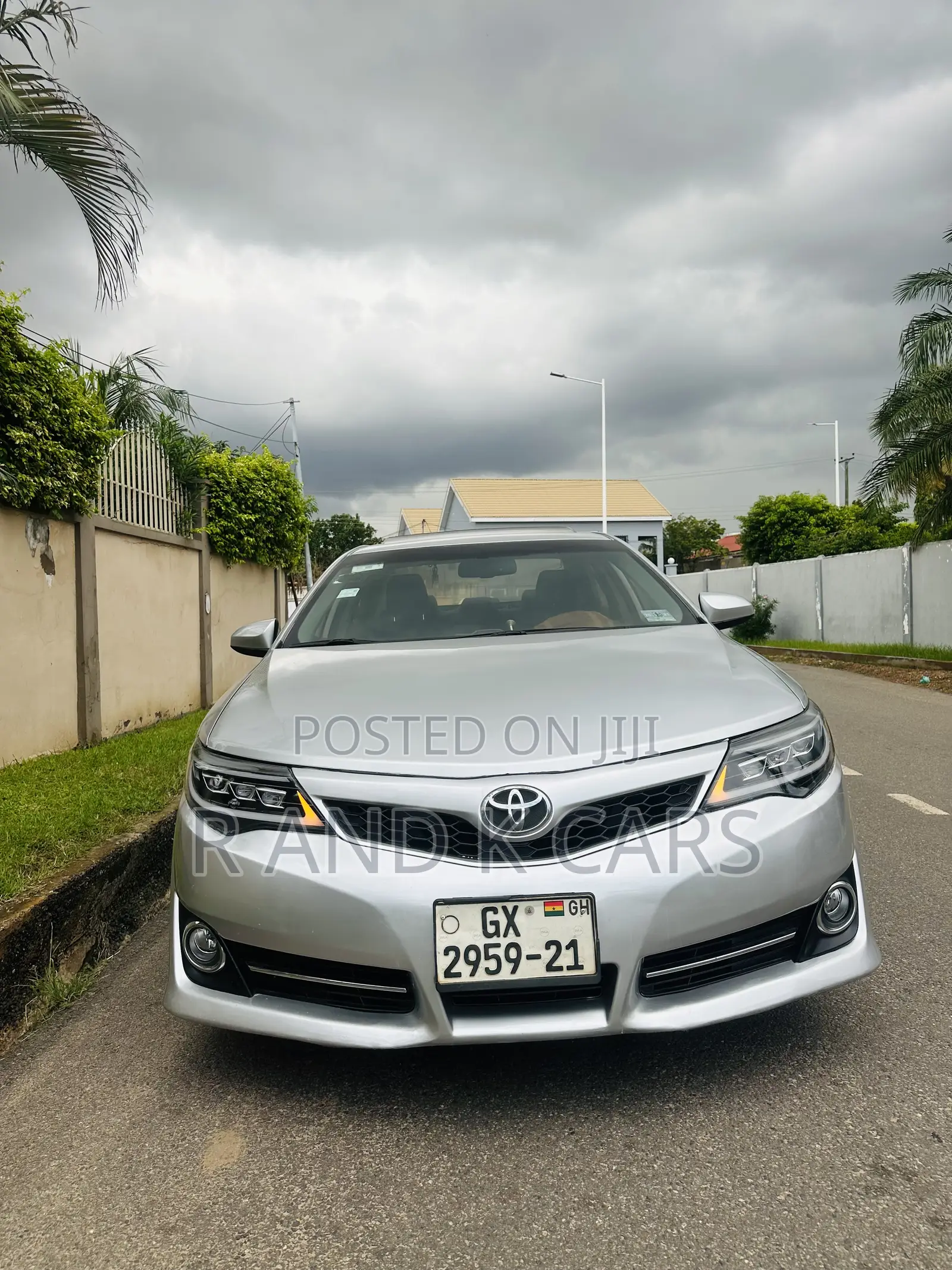Toyota Camry XLE 4dr Sedan (2.5L 4cyl 6A) 2013 Silver