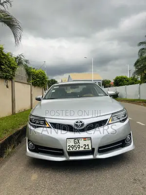 Toyota Camry XLE 4dr Sedan (2.5L 4cyl 6A) 2013 Silver