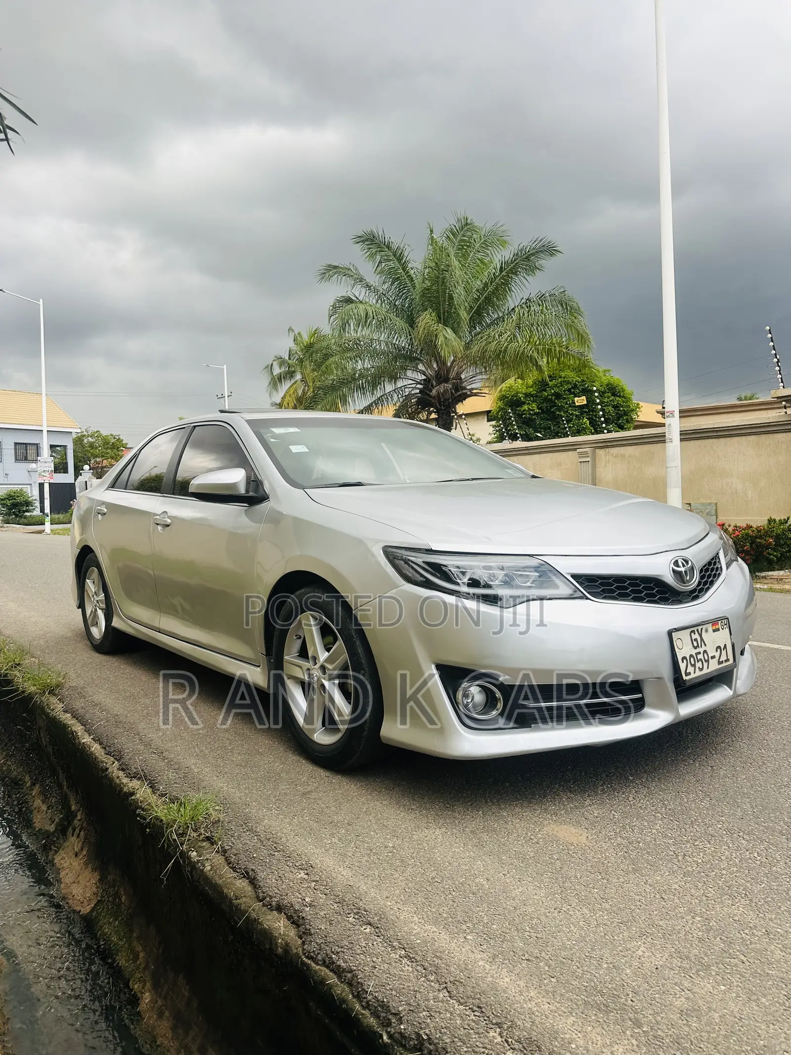 Toyota Camry XLE 4dr Sedan (2.5L 4cyl 6A) 2013 Silver