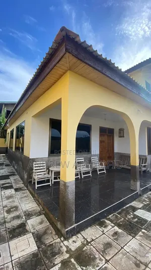 5bdrm House in Sakumono for sale