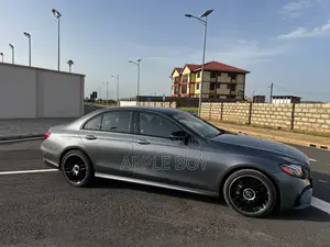 Mercedes-Benz E300 4Matic AWD Sedan (2.0L 4cyl 9A) 2017 Gray