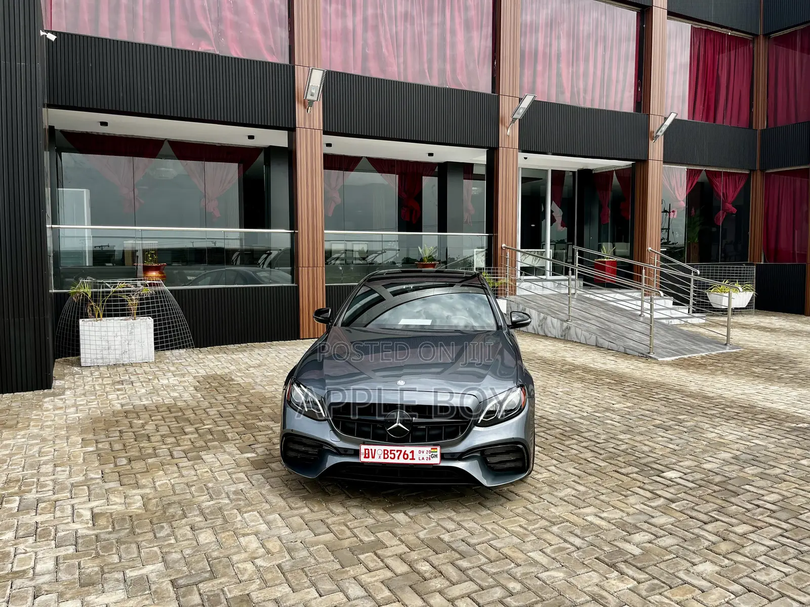 Mercedes-Benz E300 4Matic AWD Sedan (2.0L 4cyl 9A) 2017 Gray