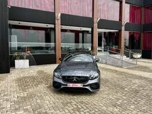 Mercedes-Benz E300 4Matic AWD Sedan (2.0L 4cyl 9A) 2017 Gray