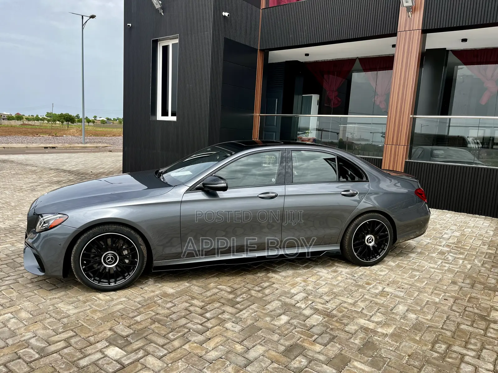 Mercedes-Benz E300 4Matic AWD Sedan (2.0L 4cyl 9A) 2017 Gray