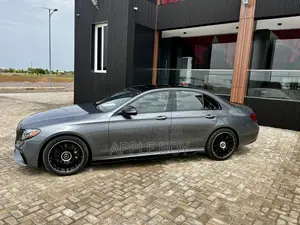 Mercedes-Benz E300 4Matic AWD Sedan (2.0L 4cyl 9A) 2017 Gray