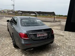 Mercedes-Benz E300 4Matic AWD Sedan (2.0L 4cyl 9A) 2017 Gray