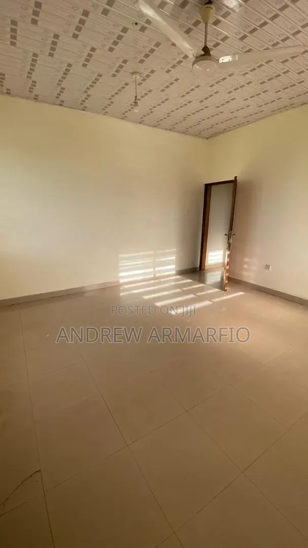 5bdrm House in Sakumono for sale
