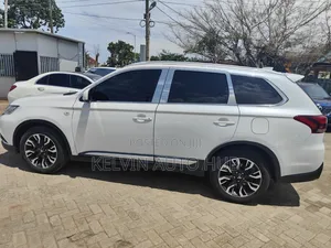 Mitsubishi Outlander 2019 White