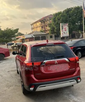 Mitsubishi Outlander 2.0 PHEV AWD 2019 Red