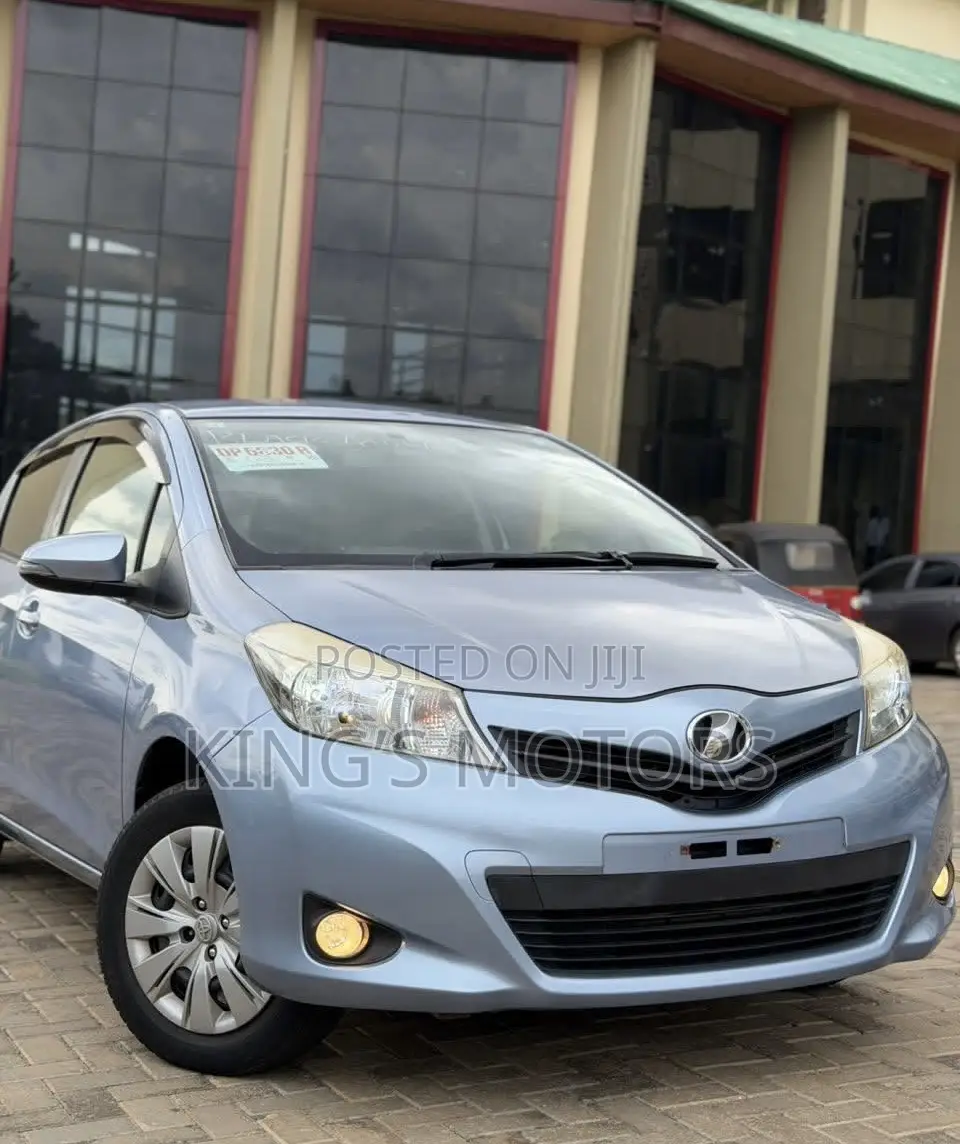 Toyota Vitz 1.3 AWD 3dr 2013 Blue