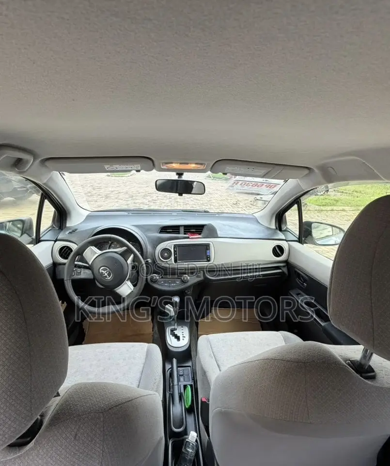 Toyota Vitz 1.3 AWD 3dr 2013 Blue