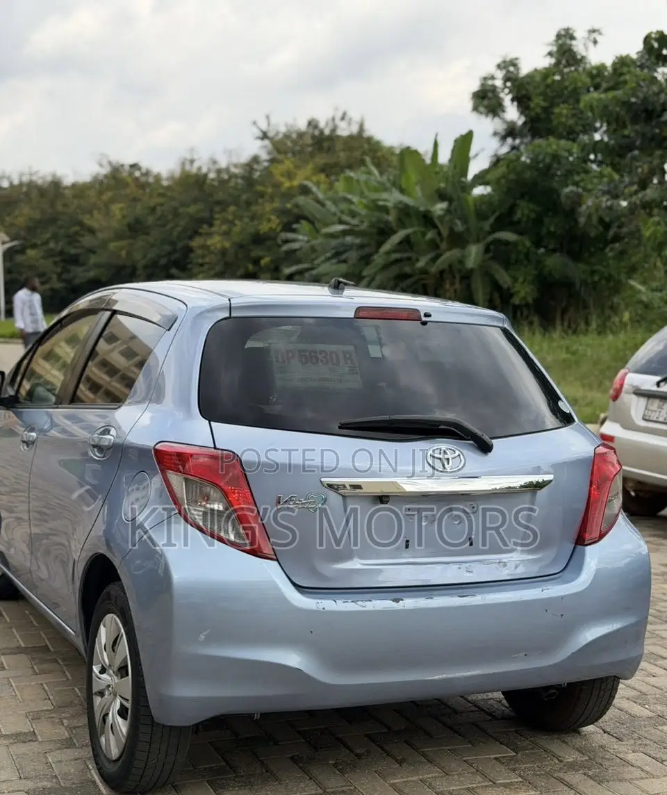 Toyota Vitz 1.3 AWD 3dr 2013 Blue