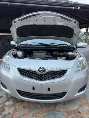 Toyota Belta 2011 Silver