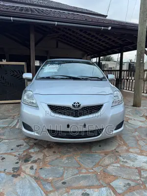 Toyota Belta 2011 Silver