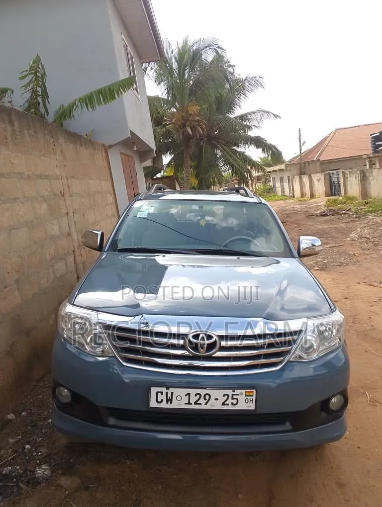 Toyota Fortuner 2012 Gray