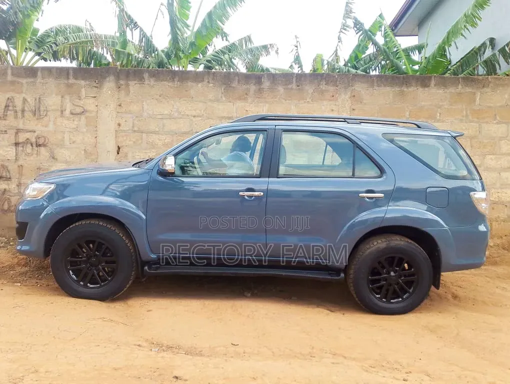 Toyota Fortuner 2012 Gray