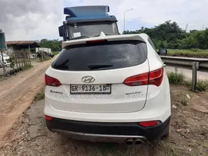 Hyundai Santa Fe SE AWD 2016 White