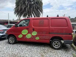 Toyota HiAce 2006 Red