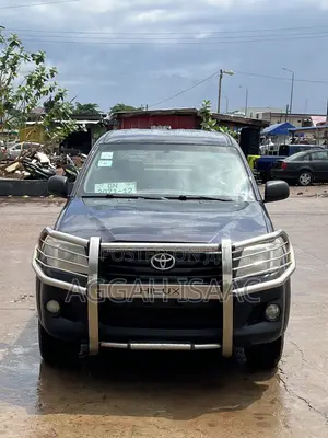 Toyota Hilux 2012 Gray